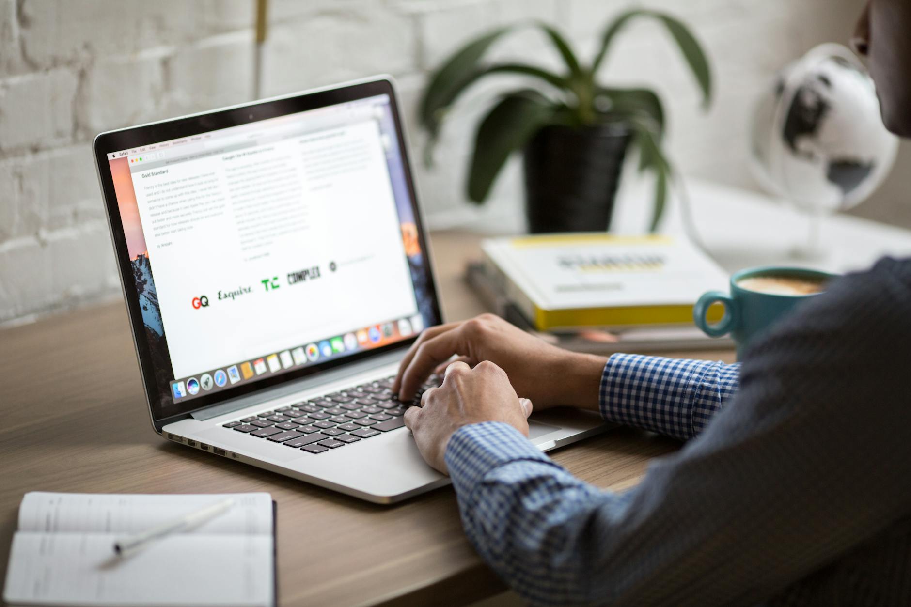 KB Marketing - marketing internetowy laptop