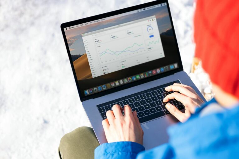 KB Marketing - marketing internetowy laptop