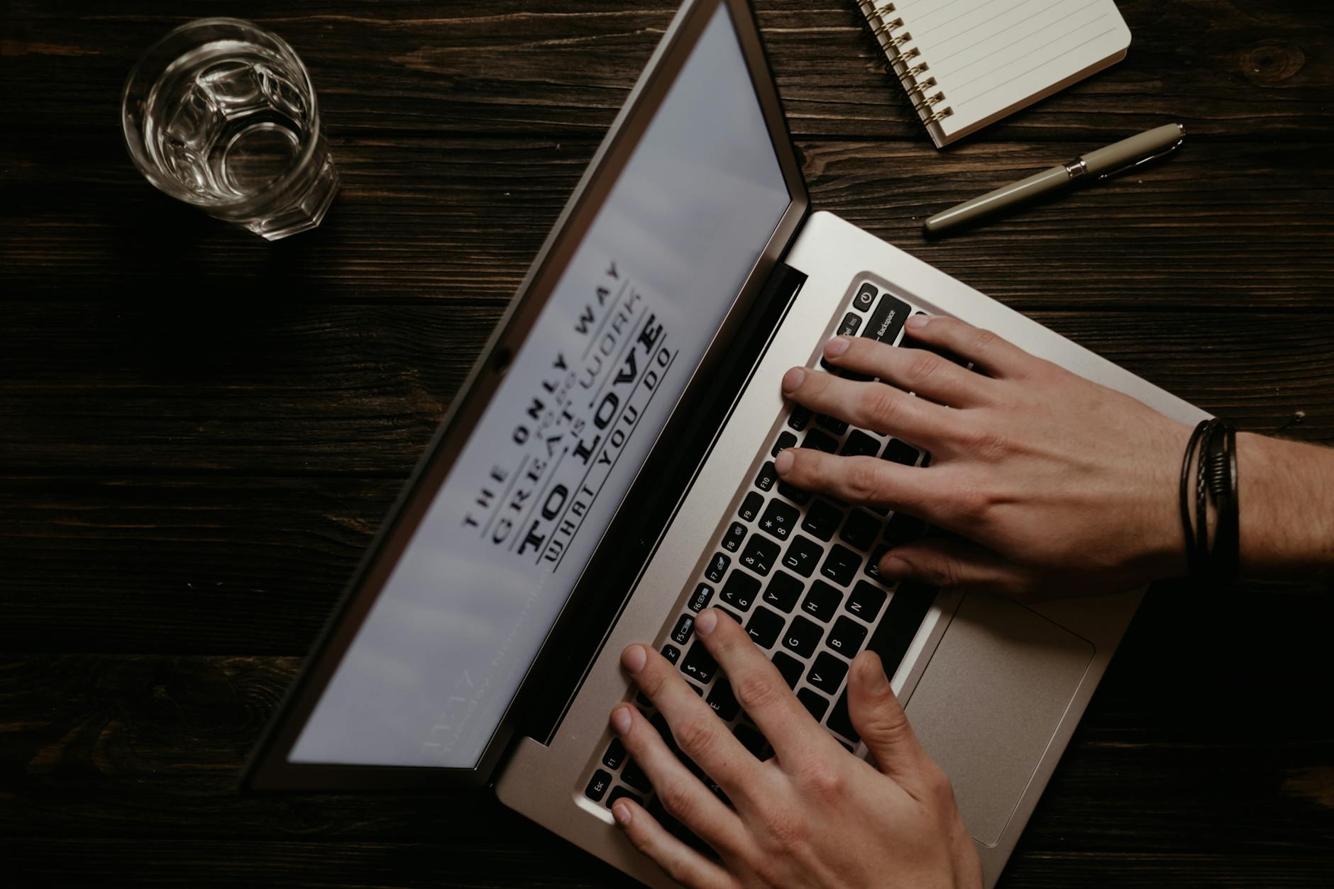 KB Marketing - marketing internetowy laptop